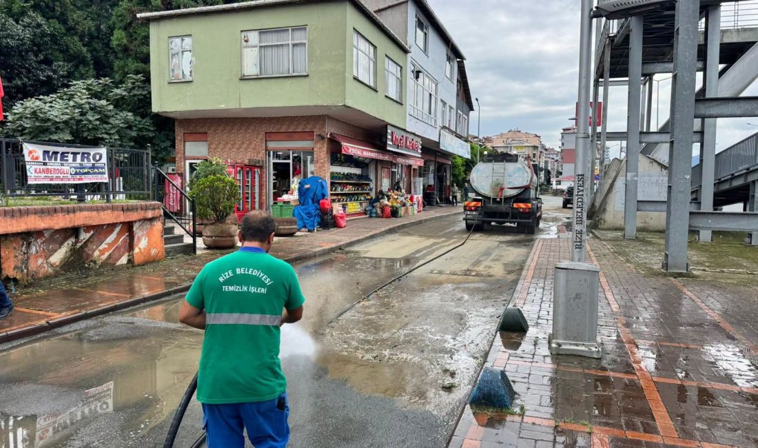 Rize’de etkili olan yoğun yağışların ardından cadde, sokak ve ortak