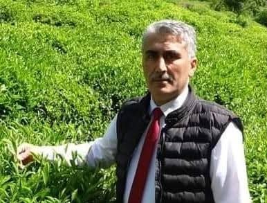 Çay Üreticileri Derneği (ÇAYÜDAD) Başkanı Mustafa Mavi, Rize’de sahil kesiminde