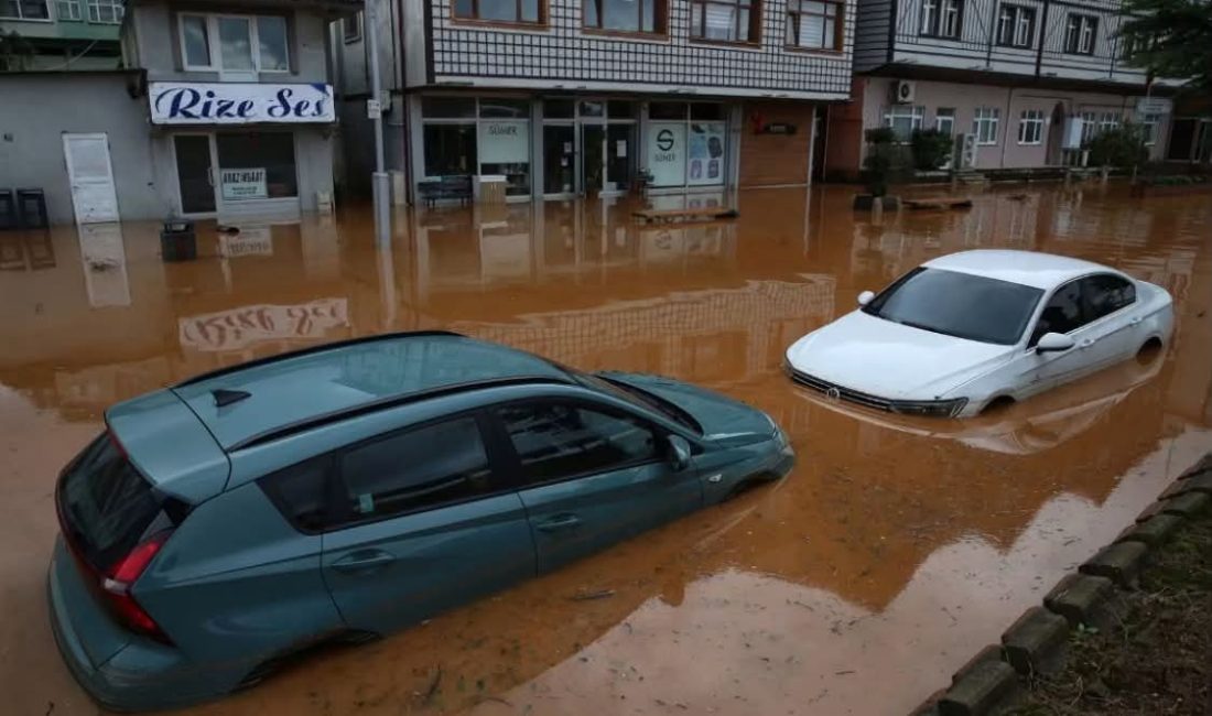 Adnan ONAY &nbsp; Yine, yağmurların felakete dönüşmesi bilhassa Trabzon ve