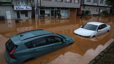 Adnan ONAY &nbsp; Yine, yağmurların felakete dönüşmesi bilhassa Trabzon ve