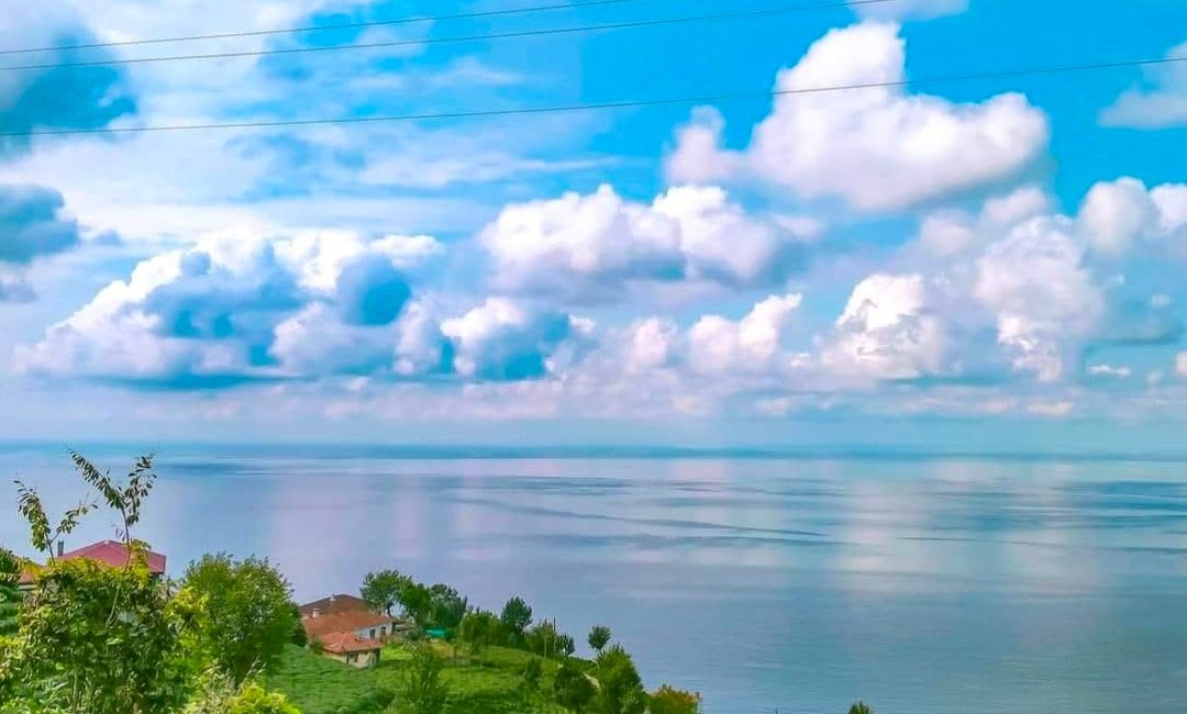 Çayeli’nin Kemer Köyü’ne yolu düşenler, son yıllarda burada bir şeylerin