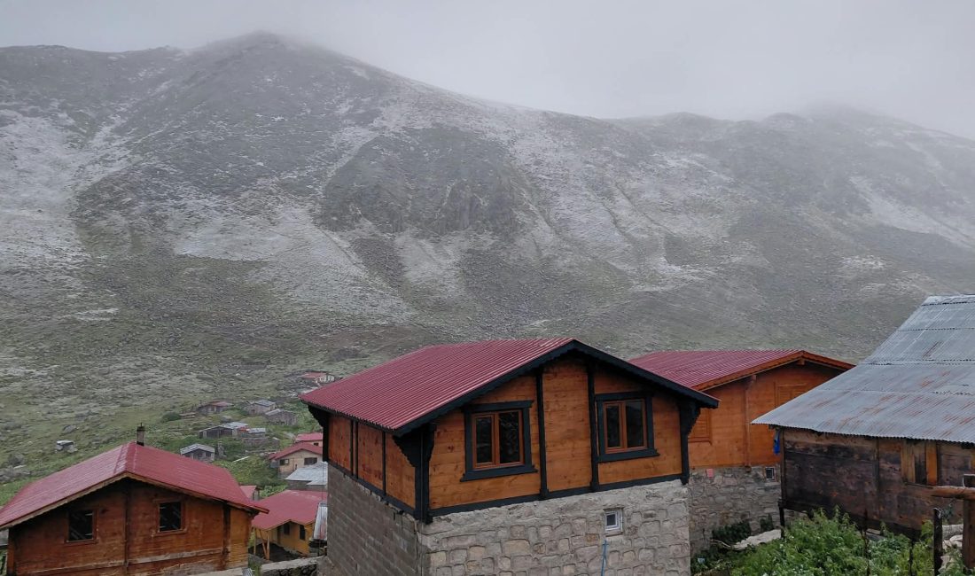 KAÇKAR 100K PARKURUNA KAR SÜRPRİZİ! YAYLACILAR SABAH BEYAZ ÖRTÜYLE UYANDI