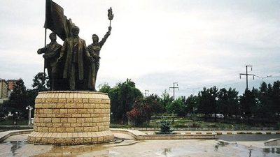 Yeni Parti Rize İl Başkanı Saltuk Deniz, Rize’de Atatürk Anıtı’nın