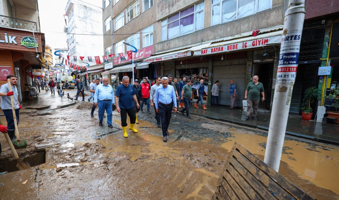 Vali İhsan Selim Baydaş, yoğun yağıştan etkilenen Pazar ve İyidere