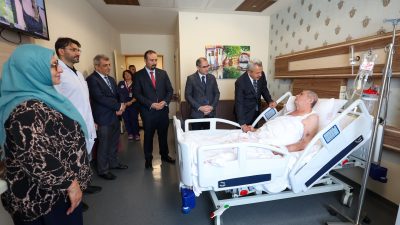 Vali İhsan Selim Baydaş, Rize Devlet Hastanesinde tedavi gören Kıbrıs