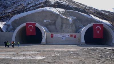Rize-Erzurum karayolu üzerindeki önemli tünellerden biri olan 3.100 metre uzunluğundaki