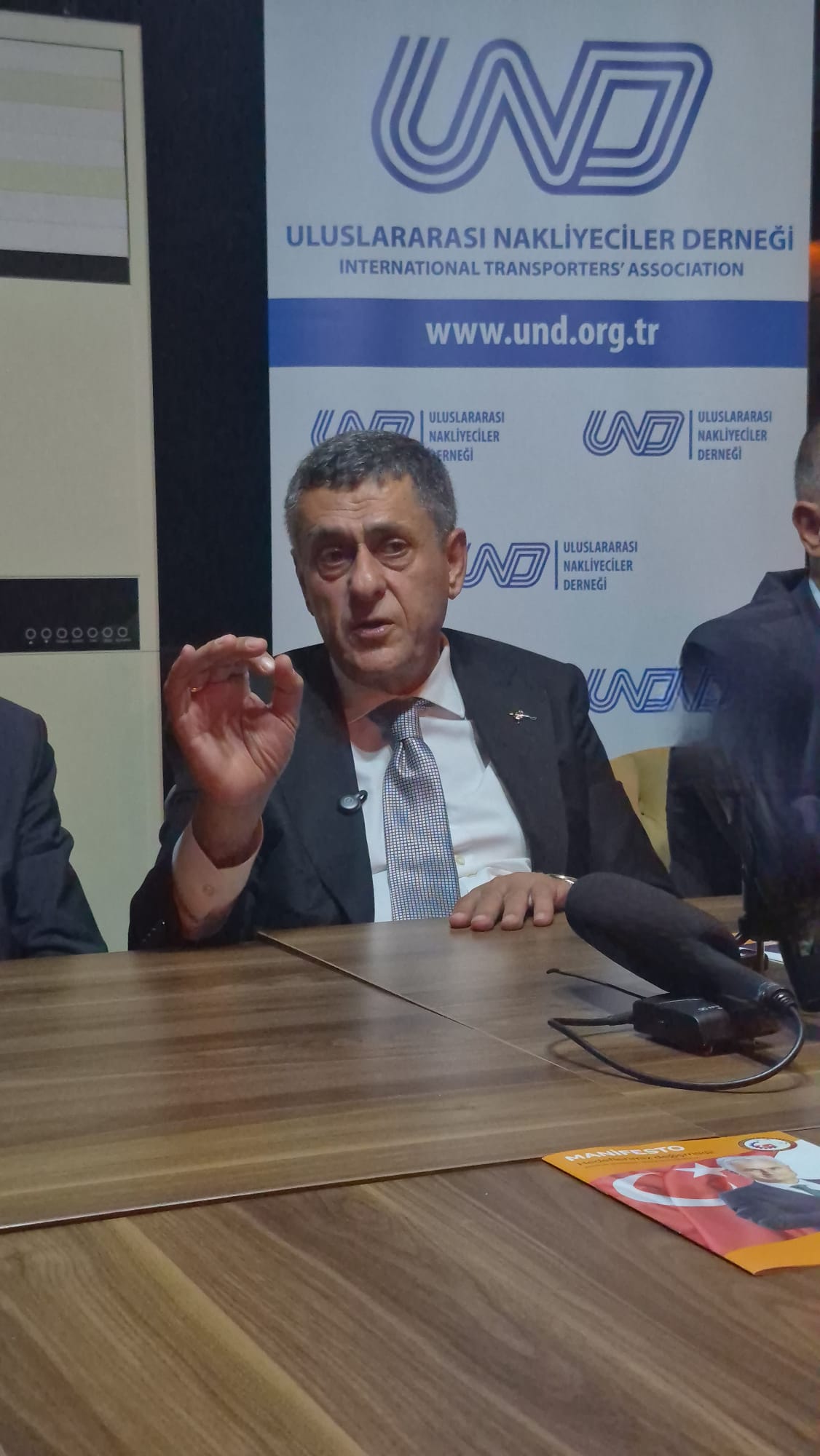 Sarp Sınır Kapısı’ndaki uzun kuyruklara dikkat çeken UND Başkanı Şerafettin