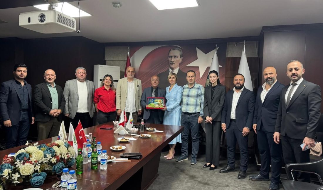 Artvin Barosu Başkanı Av. Handan Demiral Almalı ve yönetim kurulu