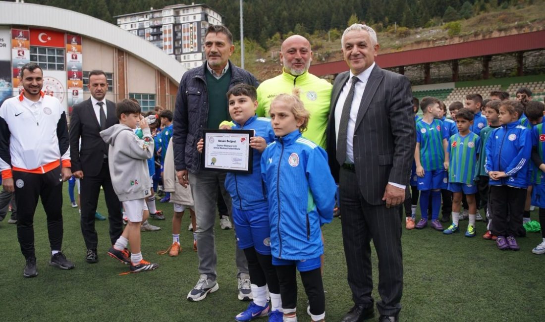 Artvin Şehir Stadı'nda düzenlenen Çaykur Rizespor Futbol Okulları Şenliği, yaklaşık