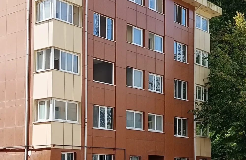 İlçede vatandaşın katkılarıyla 1978 yılında yapılan15 derslikli İHL ve 1992