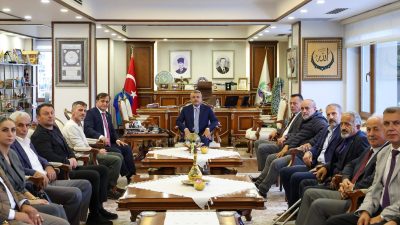 19 Ekim Muhtarlar Günü dolayısıyla muhtarlar, Atatürk Anıtı’na çelenk sunmalarının