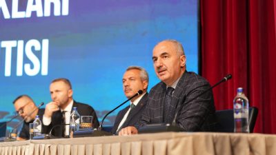 Üniversitenin Kongre ve Kültür Merkezi’nde yoğun katılımla gerçekleştirilen toplantıda, öğrenci
