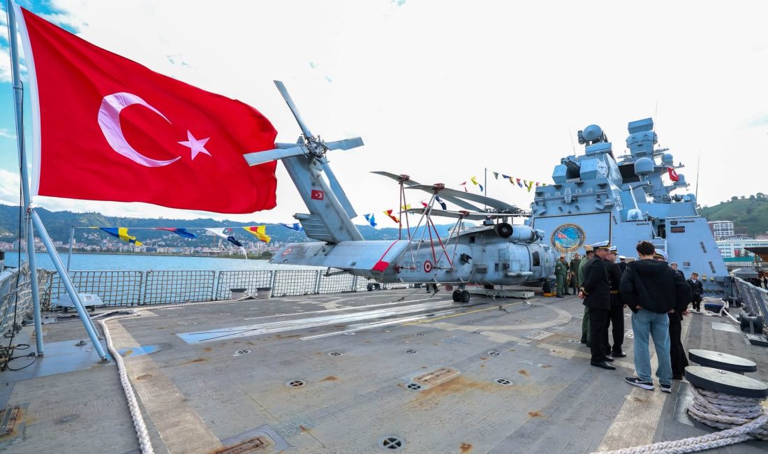 29 Ekim Cumhuriyet Bayramı kutlamaları kapsamında Rize Limanı’na demirleyen ve