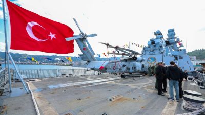 29 Ekim Cumhuriyet Bayramı kutlamaları kapsamında Rize Limanı’na demirleyen ve