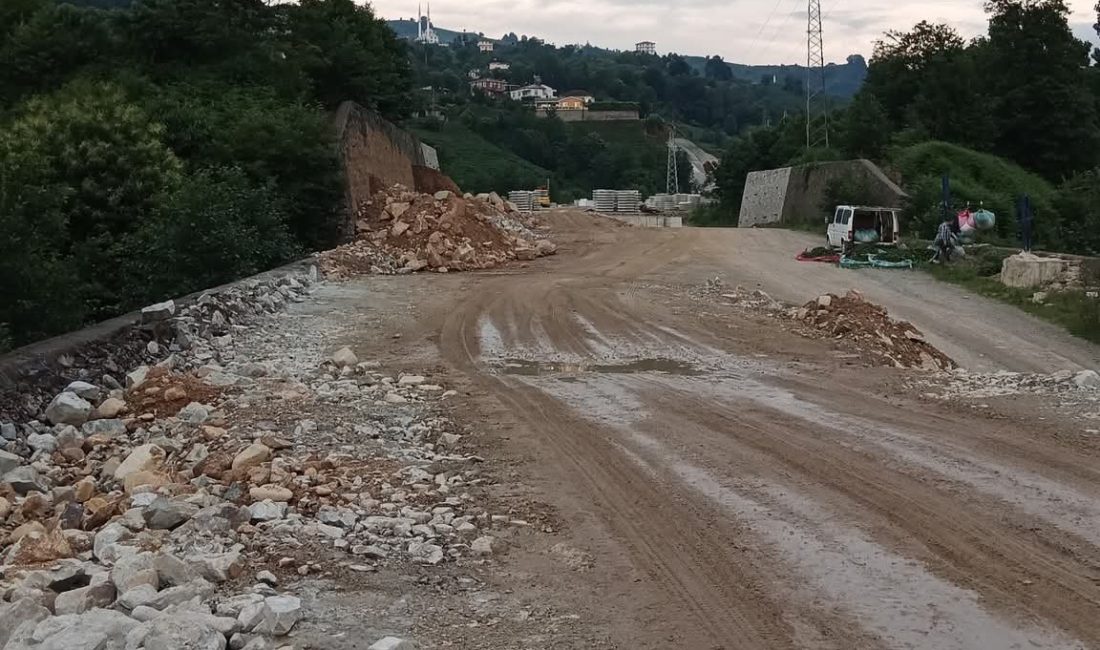 YOL YAPAN ULAŞTIRMA BAKANLIĞI 2011 YILINDA BAŞLANAN 14 KM’LİK YOLU