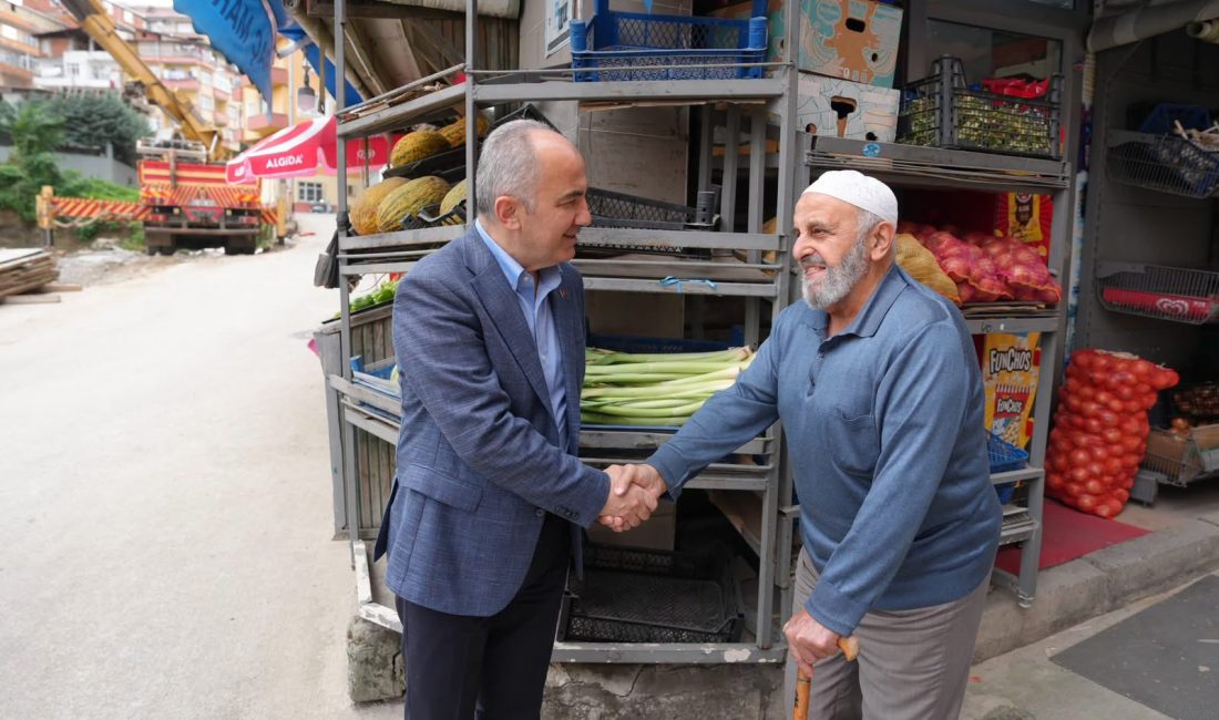 Rize Belediye Başkanı Rahmi Metin, beraberinde Belediye Başkan Yardımcısı Muhittin