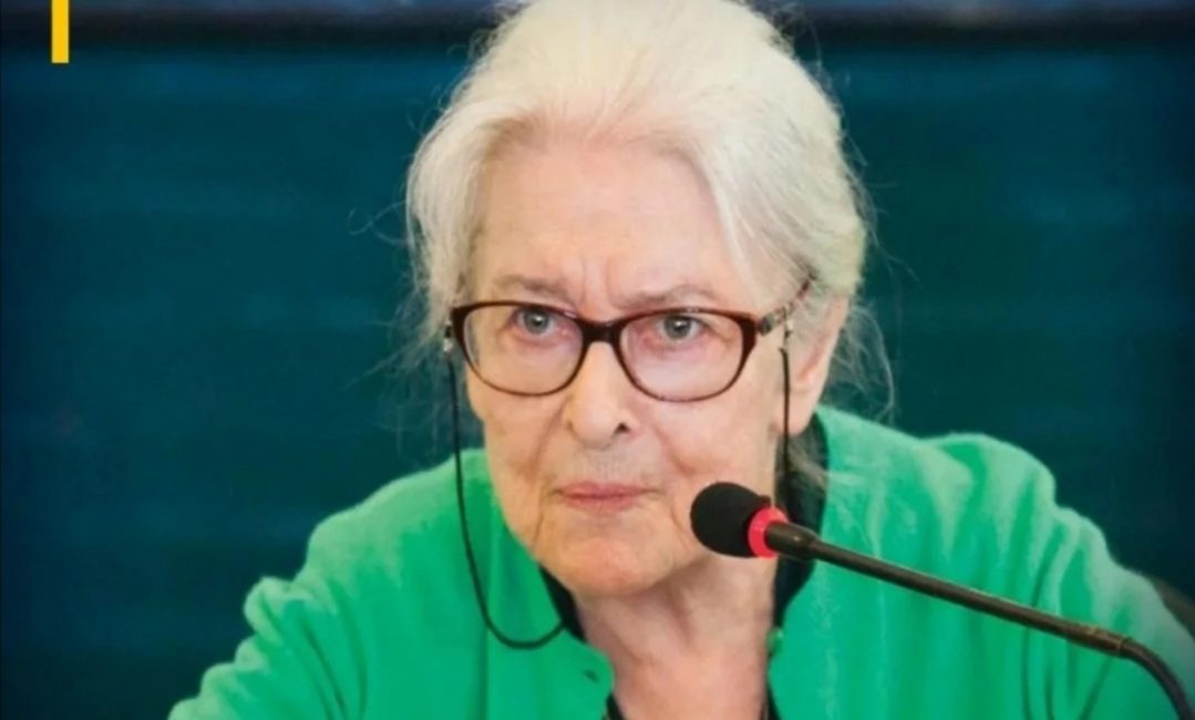 Gerçekten çok üzgünüm. Çok büyük bir filozofu, “hocaların hocası” Prof.