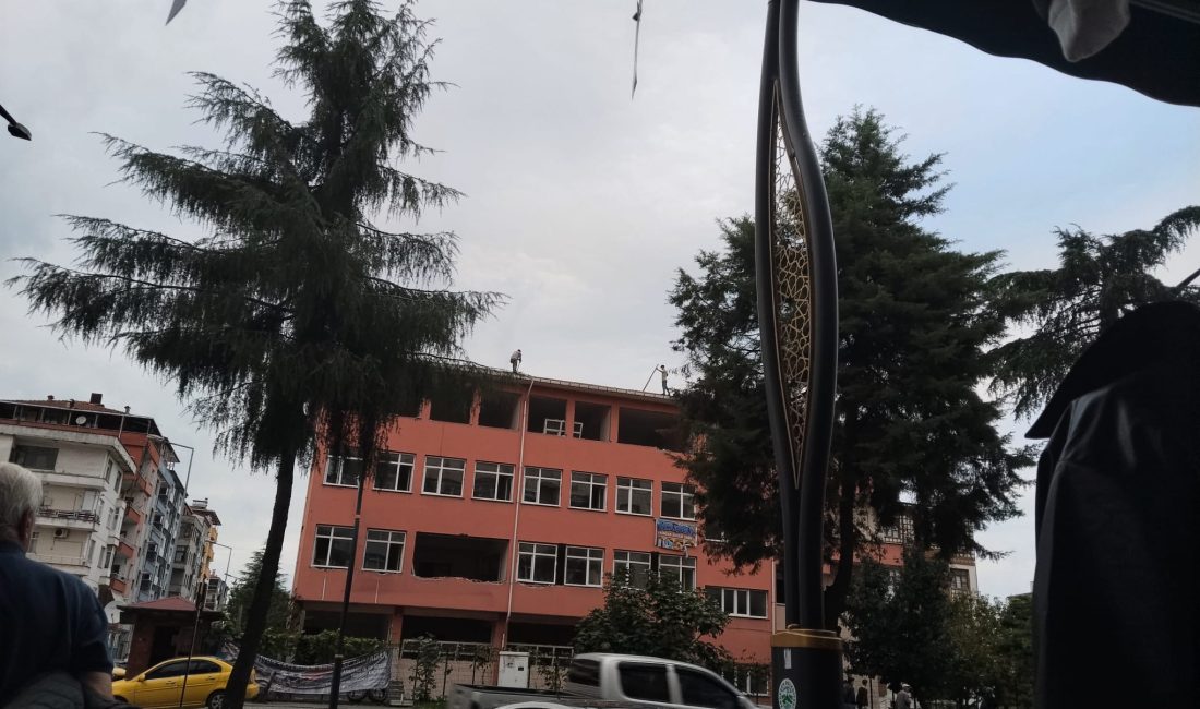 Fethi Karadeniz &nbsp; RTEÜ Ardeşen Yerleşkesi’nde kullanılmayan binaların yıkımına başlanması,