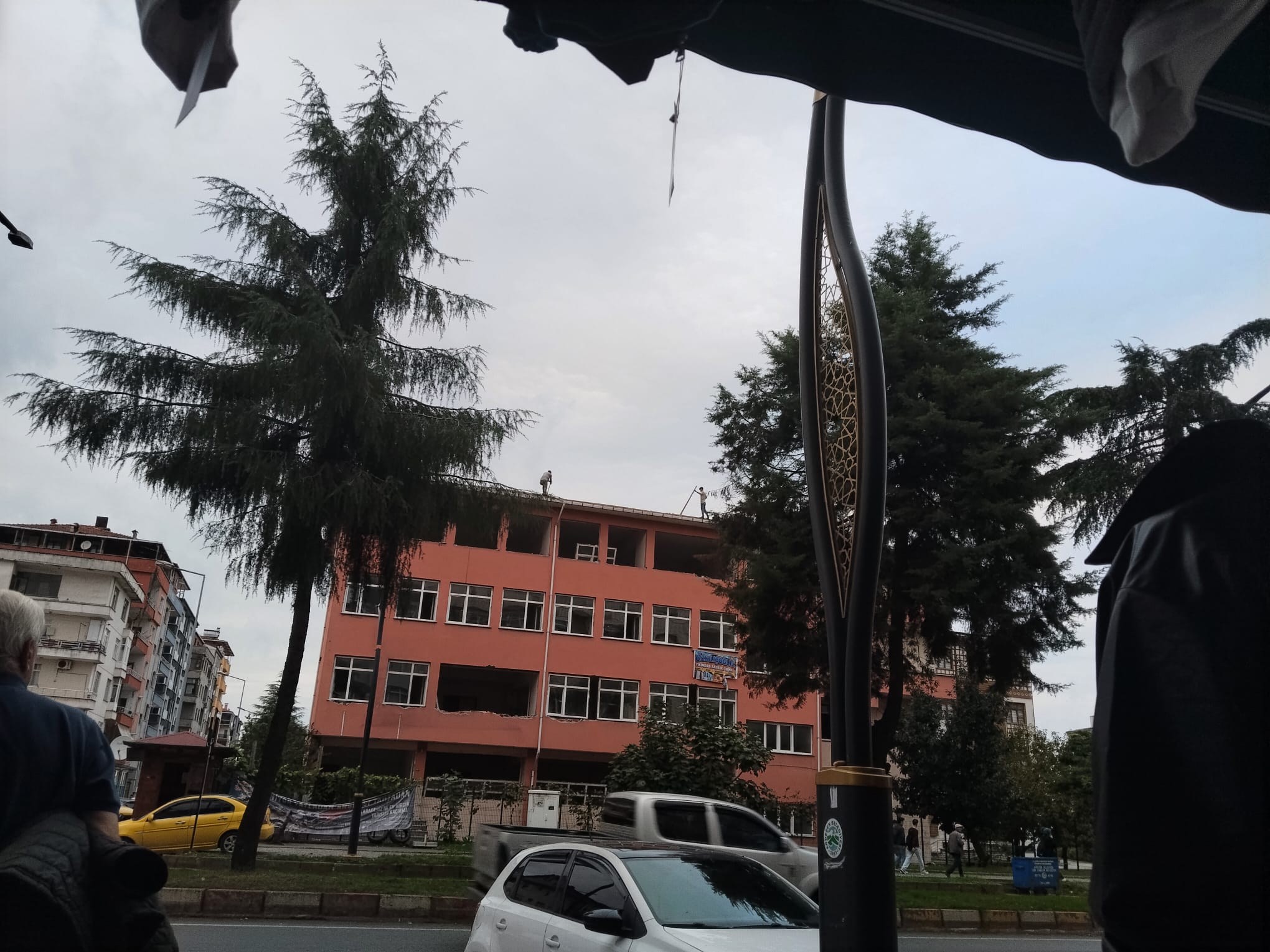Fethi Karadeniz &nbsp; RTEÜ Ardeşen Yerleşkesi’nde kullanılmayan binaların yıkımına başlanması,