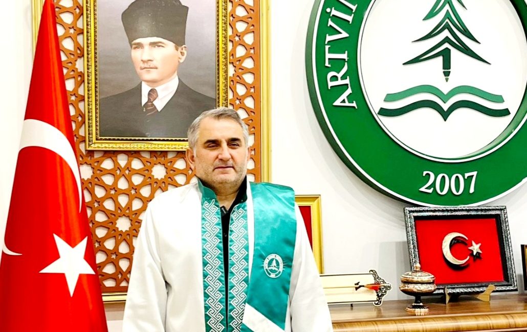Artvin Çoruh Üniversitesinin kampüs giriş kapısı yenileniyor..