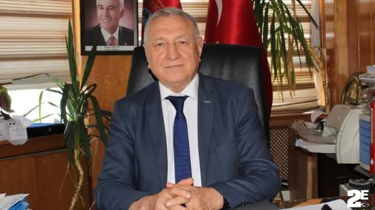Türkiye Emekliler Derneği Eskişehir Şube Başkanı Muhsin Dilbaz, Kızılay Haftası
